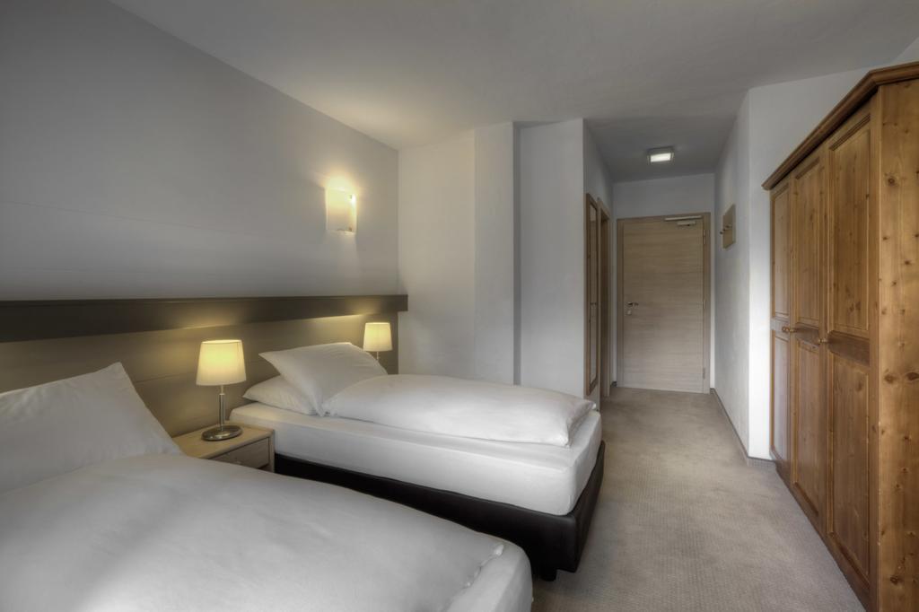 Hotel La Tambra Kurfar Zimmer foto